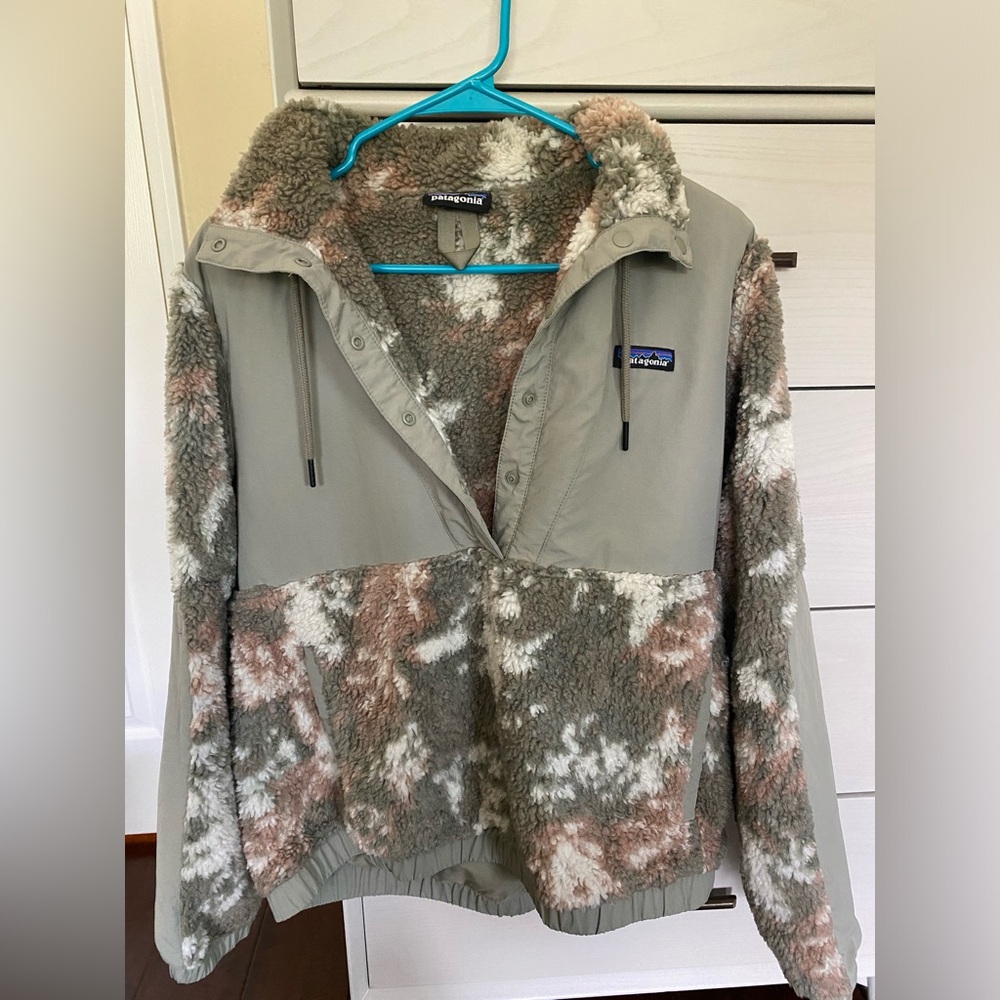 Patagonia Sherpa hooded jacket